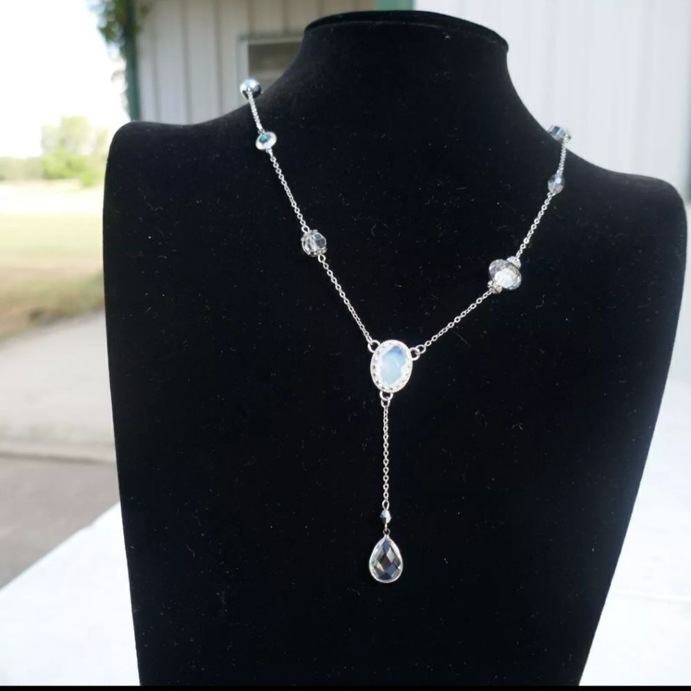 Ali Kahn New York Y-drop Necklace Opaque Clear Crystals Silvertone 18 inch - Picture 4 of 7